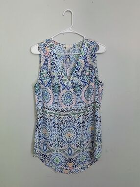 Finn & Grace Sleeveless Printed V-Neck Blouse